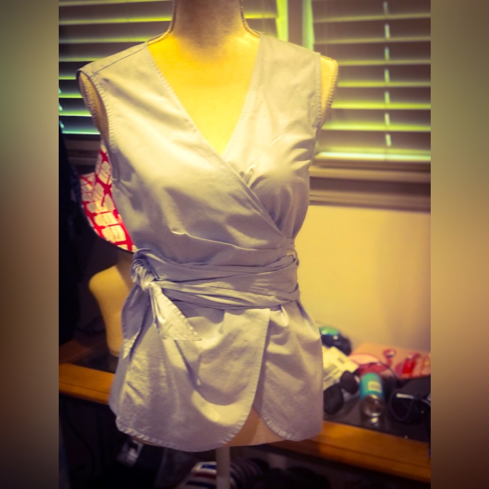 Super cute wrap around top size small